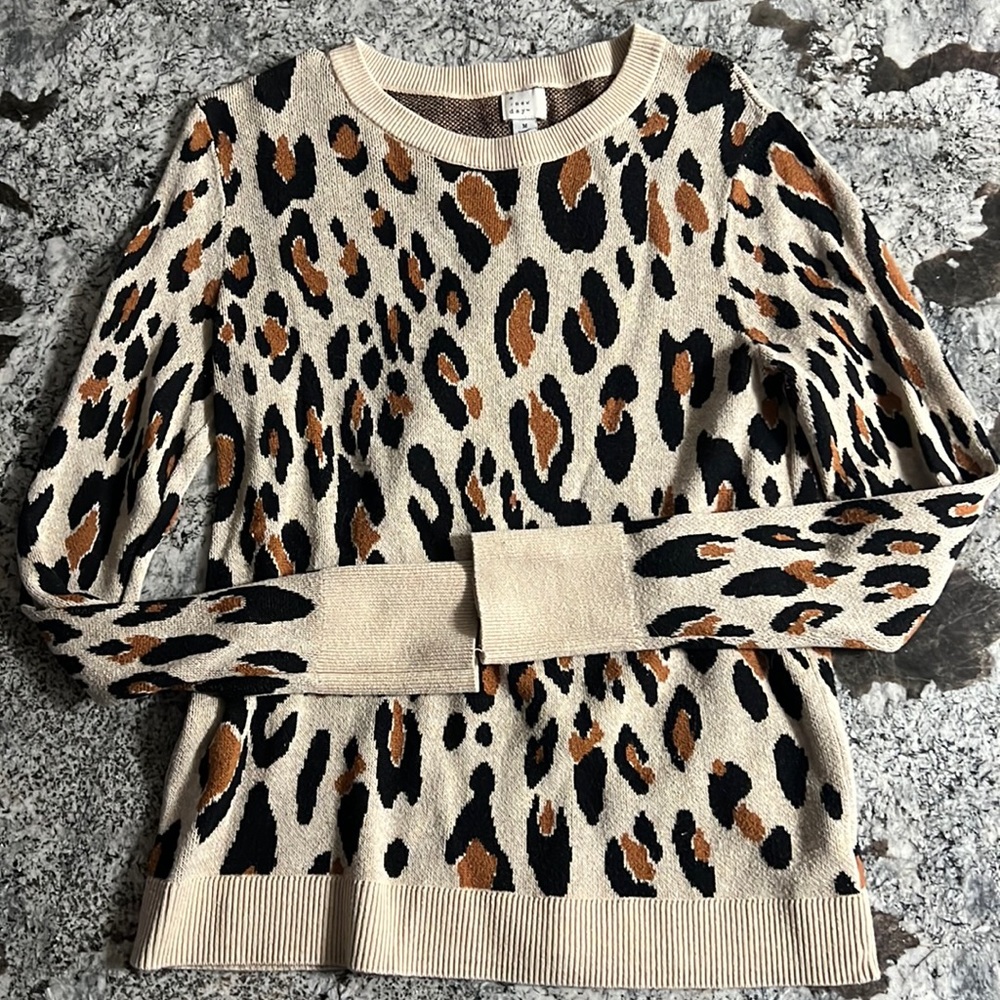 A New Day Womens size Medium animal print sweater, perfect condition.